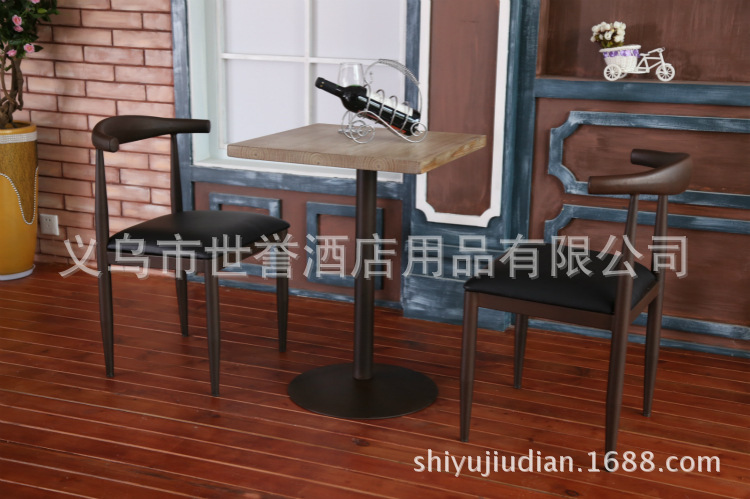 2590113982_1688142822