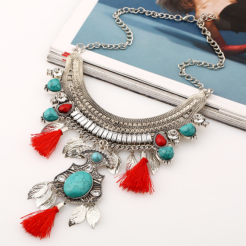 Retro Ethnic Style Geometric Alloy Tassel Inlay Artificial Diamond Resin Women's Necklace display picture 3