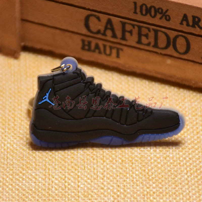 Брелок (Air Jordan) миниатюрная кроссовка Jordan 11, мягкий PVC, 6×3.5 см, легкая коллекционная вещь