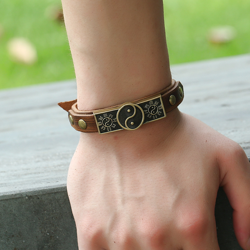 Biểu tượng tôn giáo nam giới vòng đeo tay bằng da bán buôn thủ công vòng tay da gốc Tai Chi tin đồn logo vòng đeo tay vòng tay gỗ trầm hương