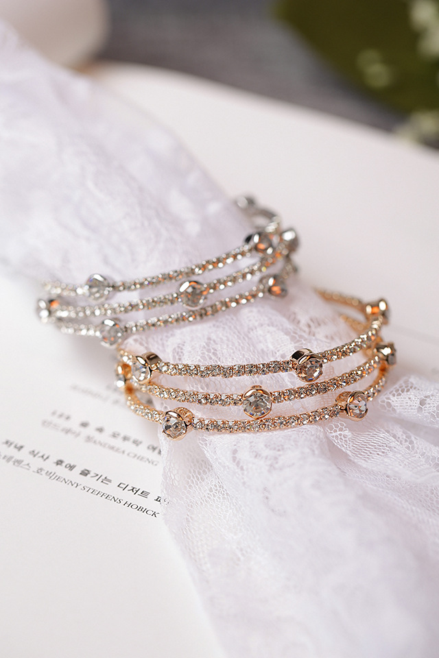 Drei Schicht Iges Armband Mit Strass Im Koreanischen Stil, Mehr Schicht Iges Elastisches Armband, Weibliche Japanische Und Koreanische Version Des Temperaments, Übertriebene Armband Dekorationen display picture 8