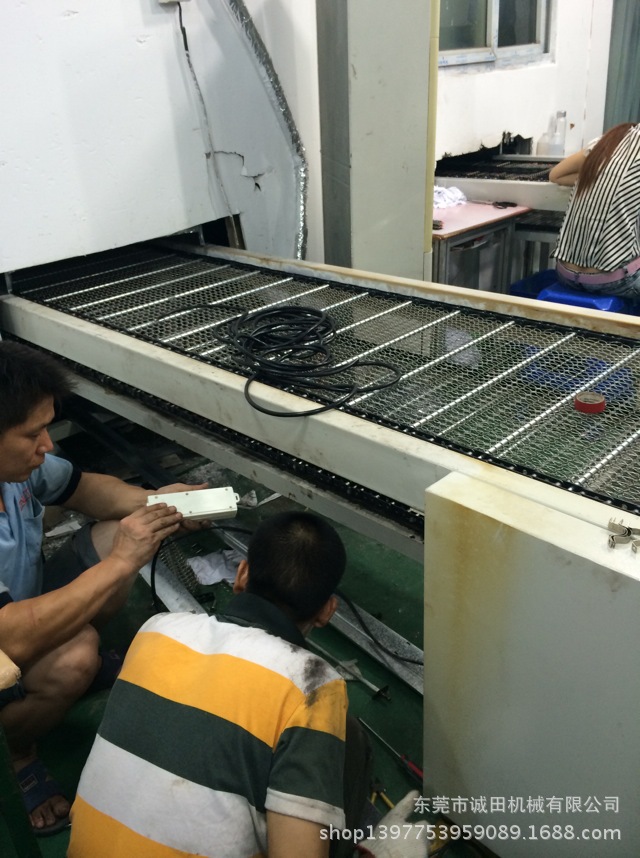 不锈钢网带隧道炉安装 (7)