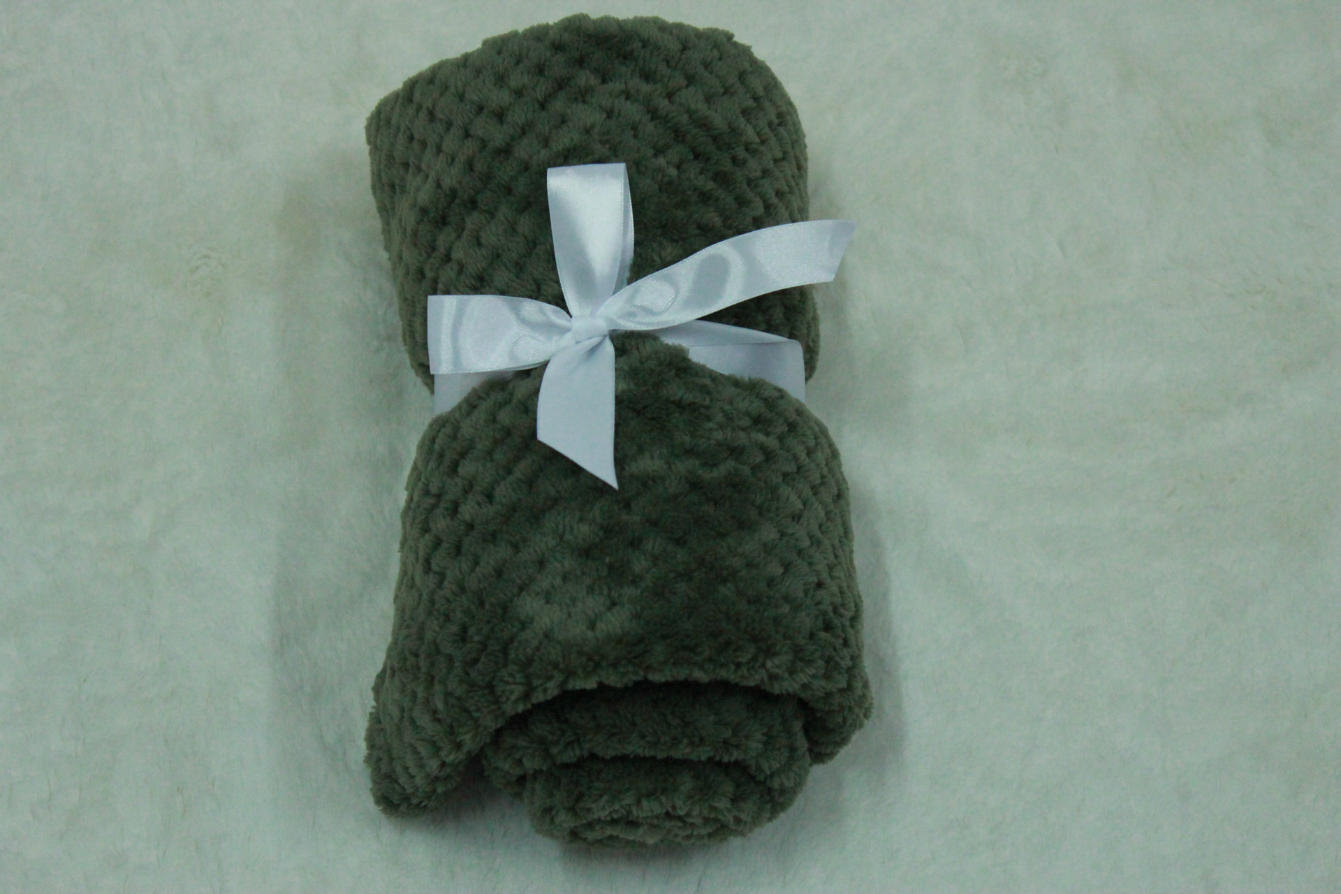 Supply Small Size Pineapple Grid Mesh Blanket Beibei Velvet Blanket Blanket Summer