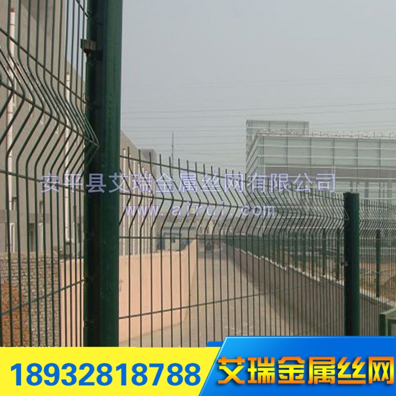 特价热卖桃型柱护栏网、别墅小区围栏三角折弯桃型柱围栏网