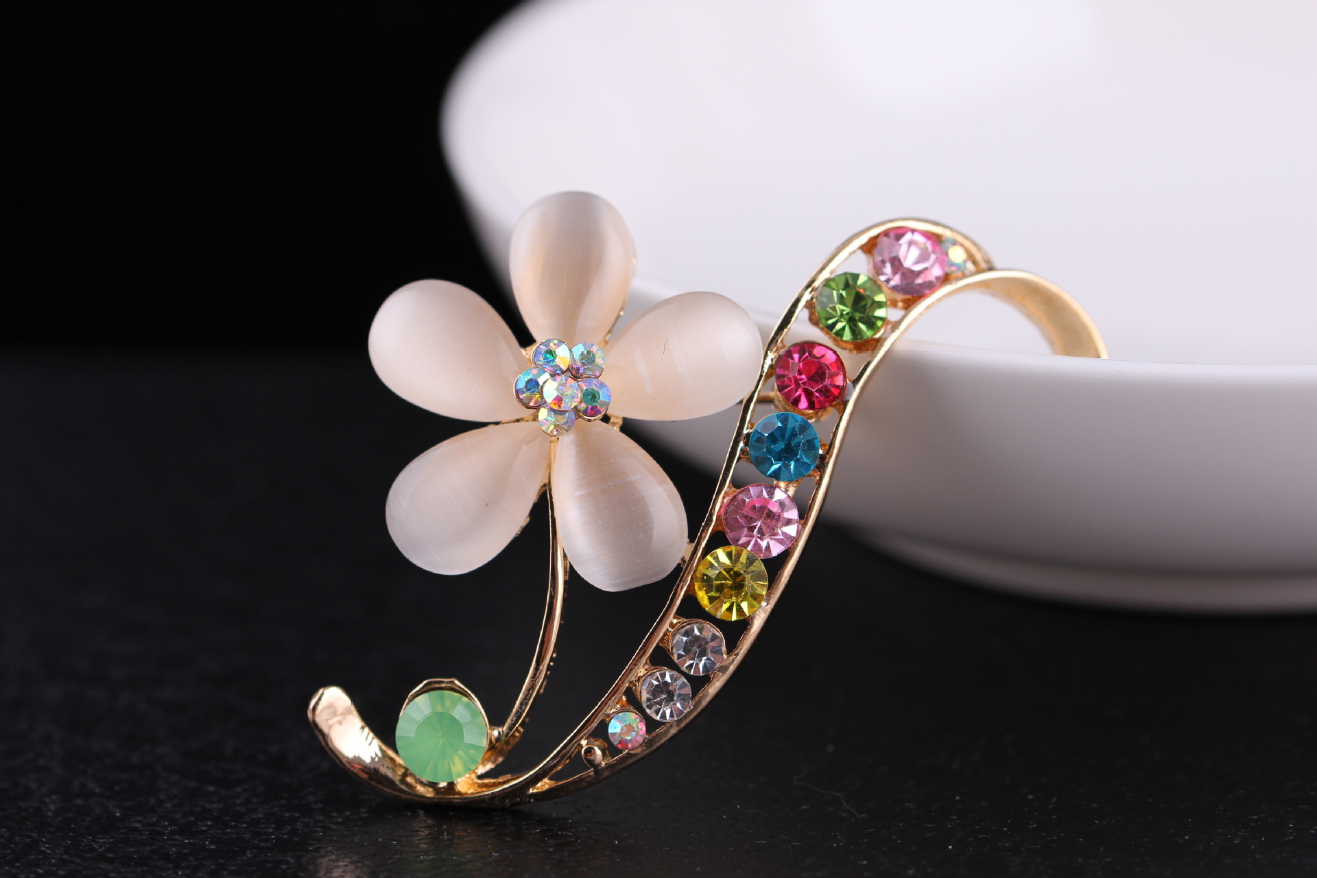 Neue Koreanische stil mode einfache katzenauge stein brosche wasser diamant corsage modische frauen pin_voghion.com