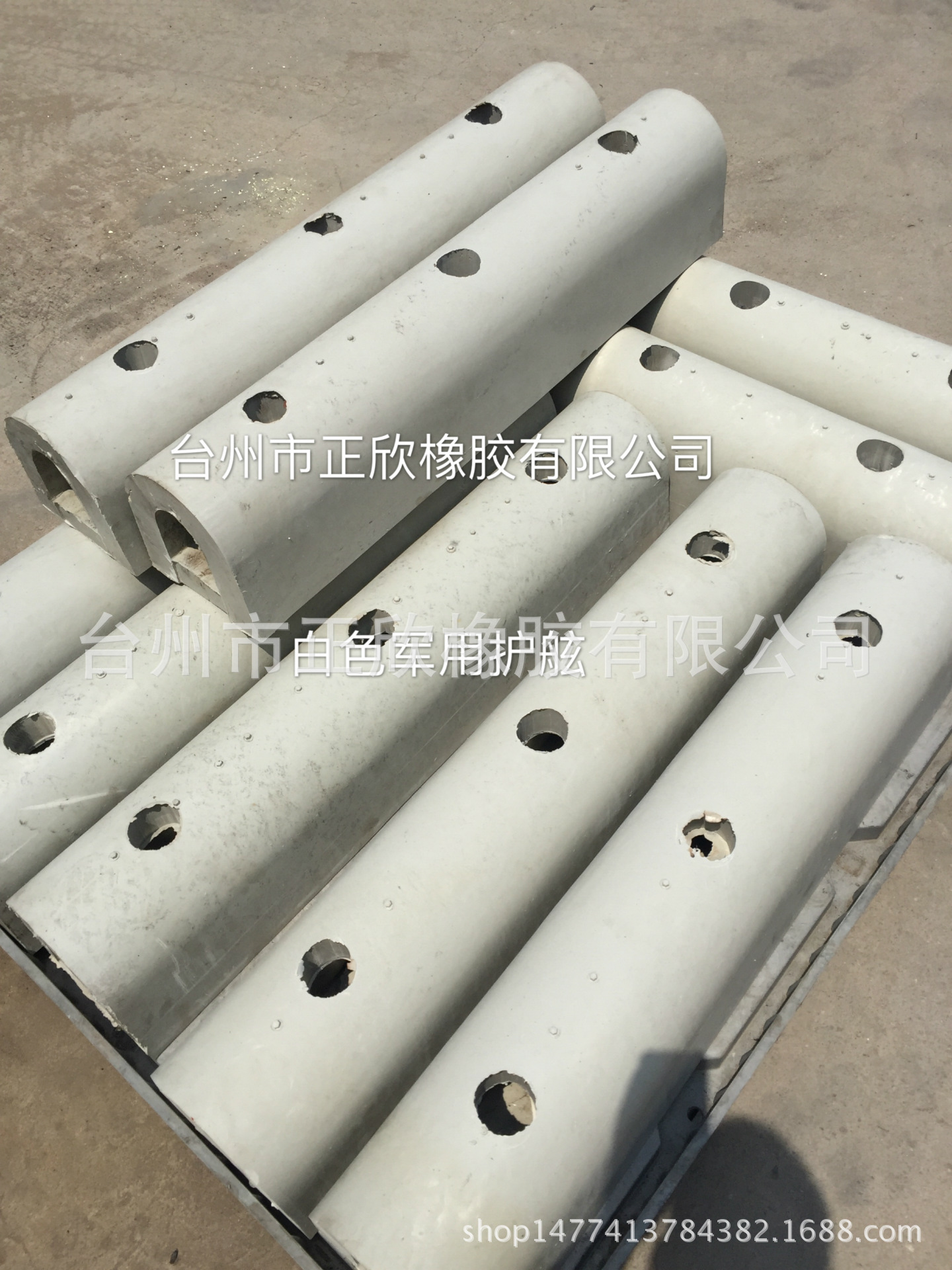 正欣品牌橡胶护舷厂家 白色D200D300灰色 橡胶护舷码头护舷防撞条