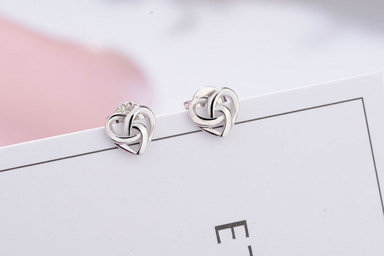 1 Pair Fashion Heart Shape Metal Plating Hollow Out Women's Ear Studs display picture 1