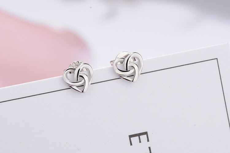 1g Weight Ear Studs Classification 1 Pair Quantity 1 Pair Fashion Heart Shape Metal Plating Hollow Out Women's Ear Studs