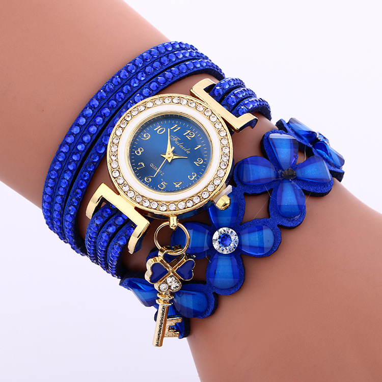 Hot Selling Ladies Winding Watch Alloy Diamond Four-flower Bracelet Watch