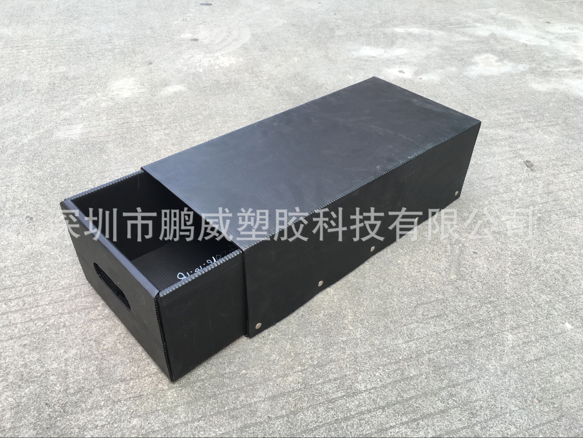 供应无毒无味全新pp塑胶中空板 可任意切割 可定制箱子 各种款式