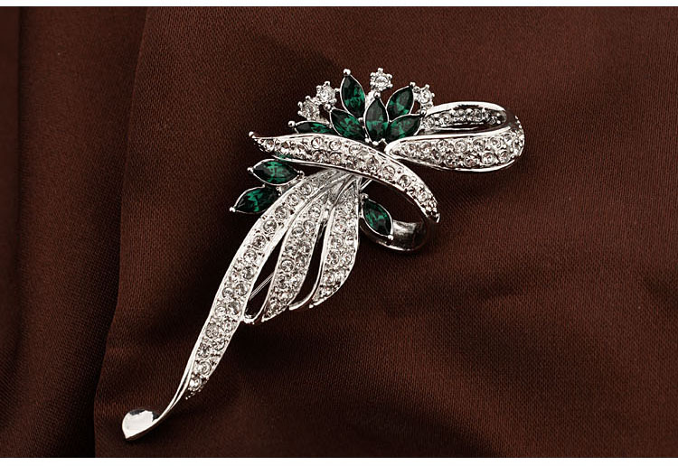 Fashion Full Diamond Bouquet Crystal Brooch display picture 2