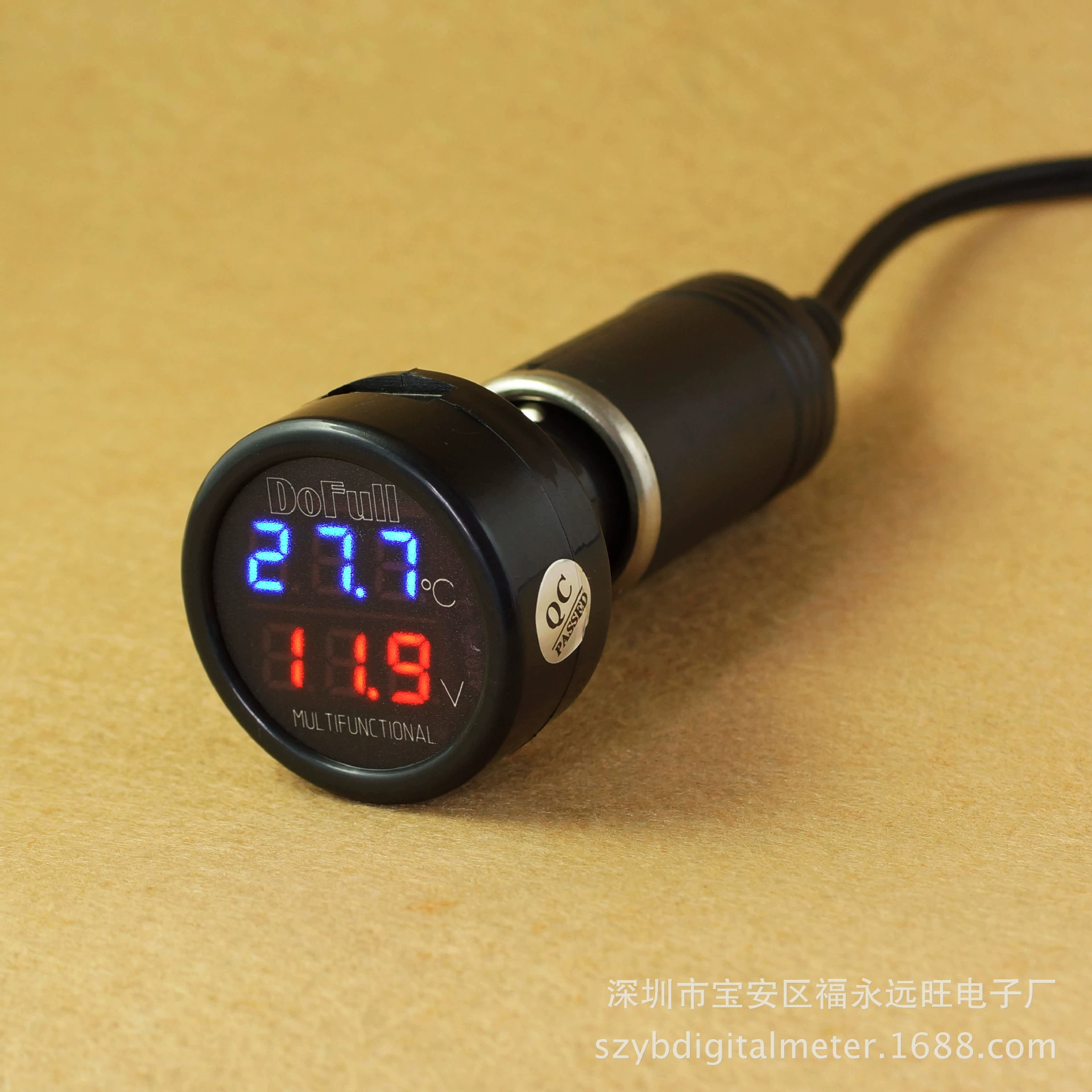 Зарядное устройство для автомобиля USB с вольтметром и термометром, 2.1A, модели PV/TV/EC2, для систем 12V/24V
