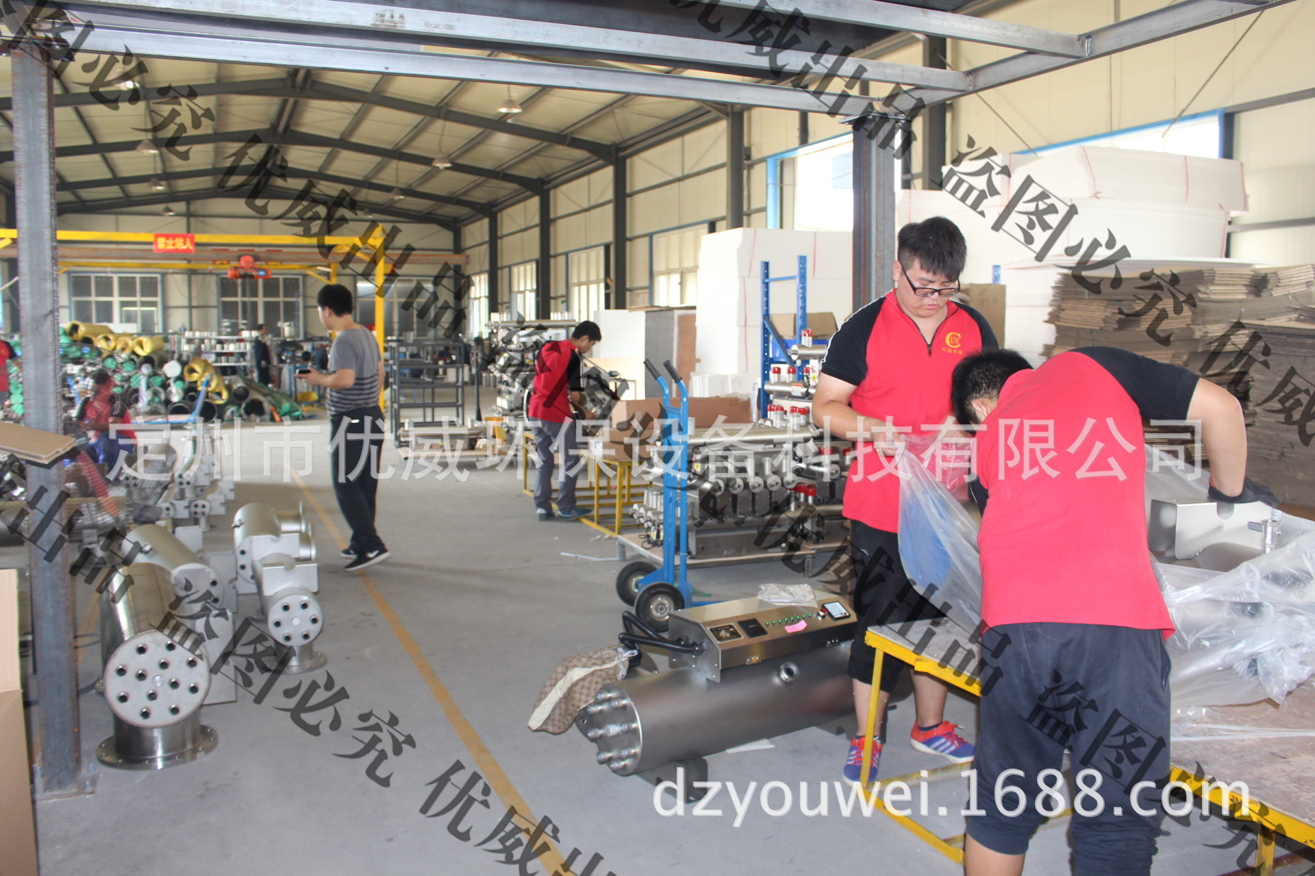 优威-红蚁很忙，挥汗如雨