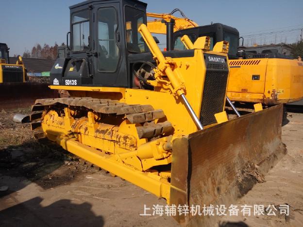 场地平整专用山推SD130推土机