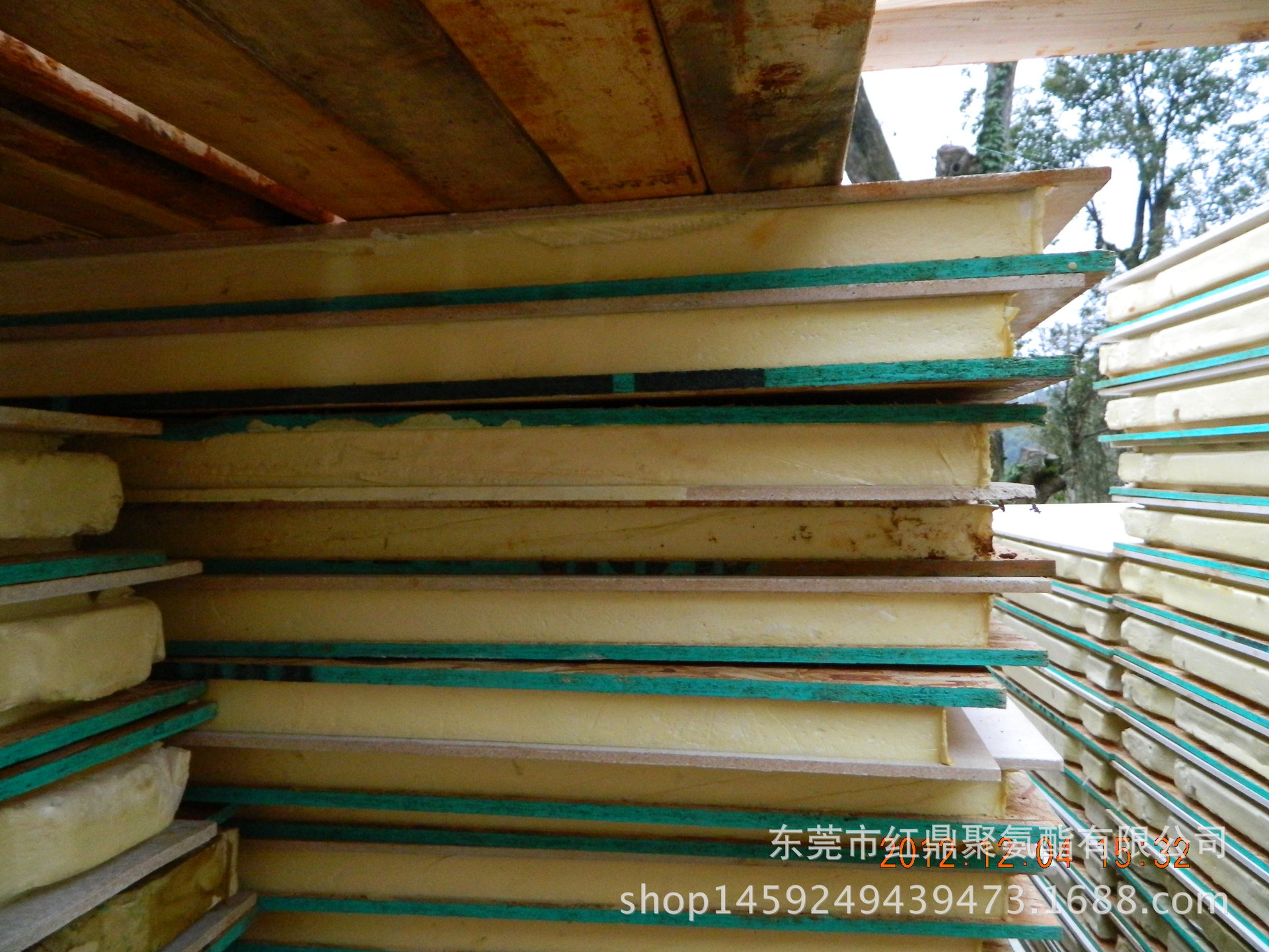 014东莞厂家聚氨酯绿色保温房屋一体板AB组合料发泡PU黑白料