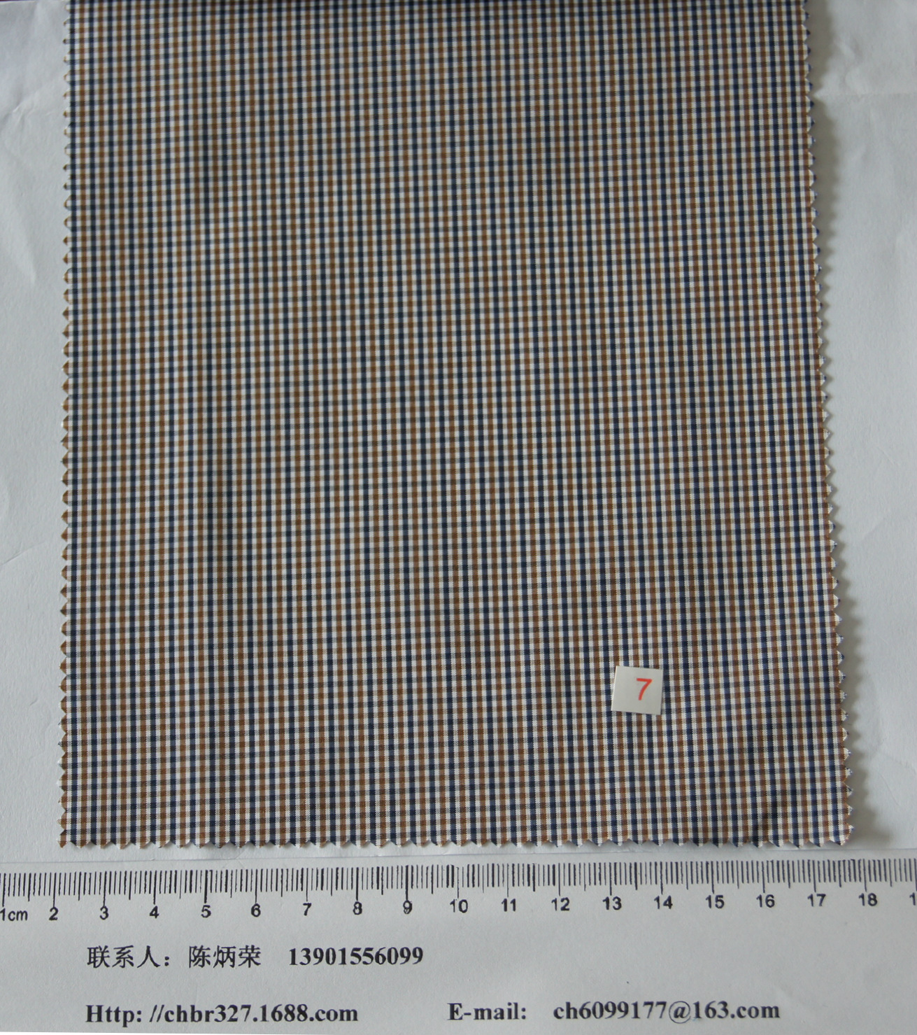 现货供应50*50D全涤色织格子布流行面料服装面料箱包鞋帽