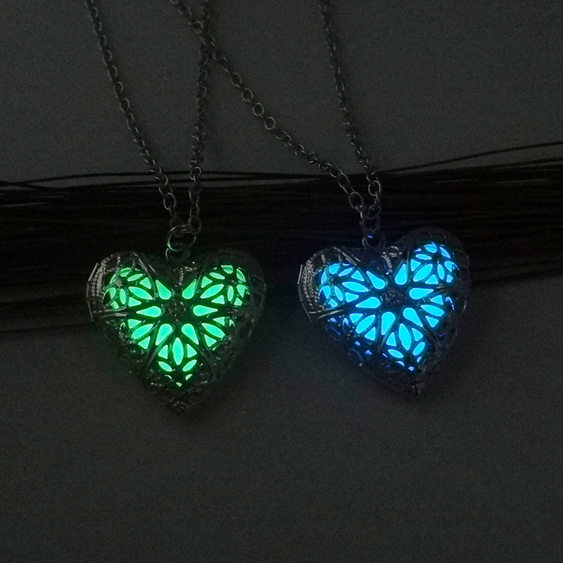 Collar Luminoso En Forma De Corazón Hueco Vendedor Caliente Al Por Mayor Nihaojewelry display picture 9