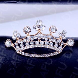 Brooch, platinum crown lapel pin, 18 carat, diamond encrusted