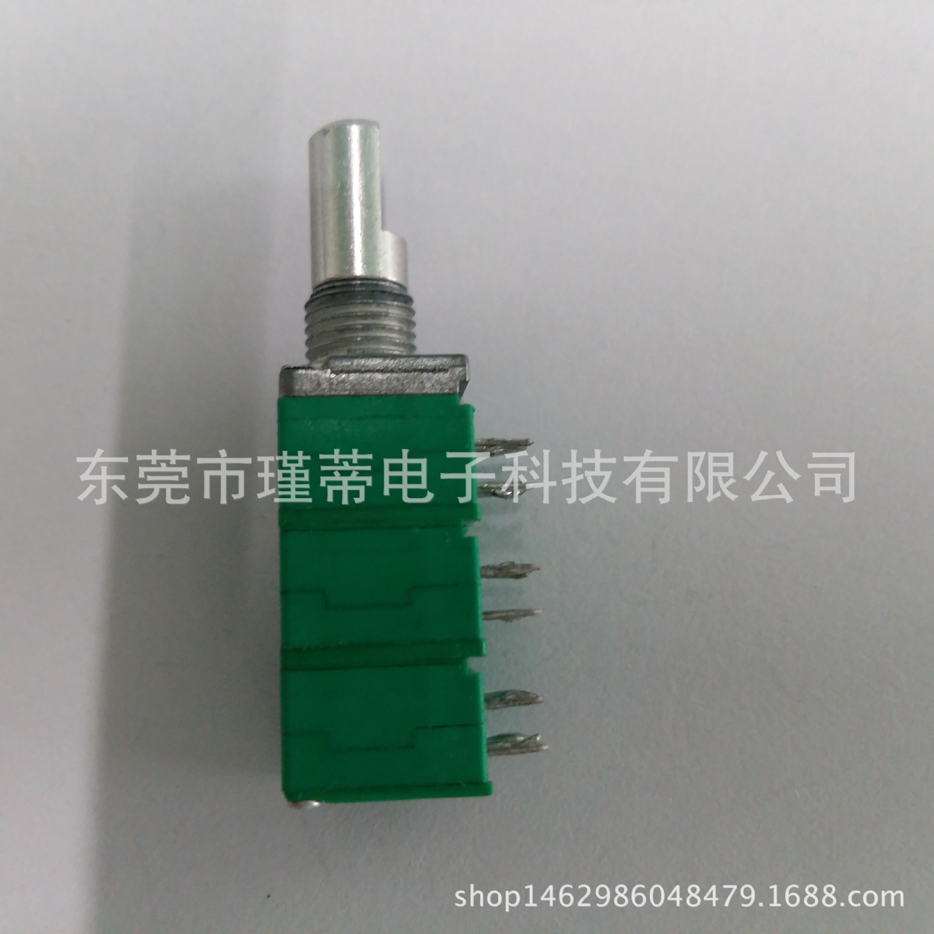 供应 9mm 多联 旋转电位器 塑封式 防水 碳膜回转型电位器