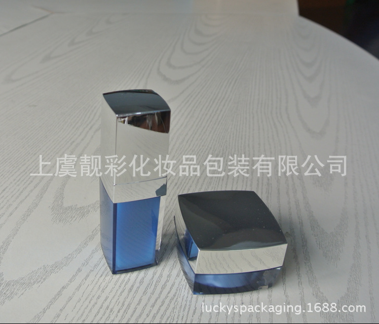 经典四方瓶 高档亚克力容器 爽肤水喷雾瓶15.20.30.50.100.140ml