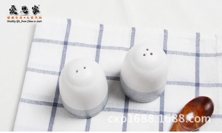 The factory wholesals two types of Japanese creative seasoning jars and pepper bottles for export to Japan. There are two types of porcelain tableware available for selection pic 8