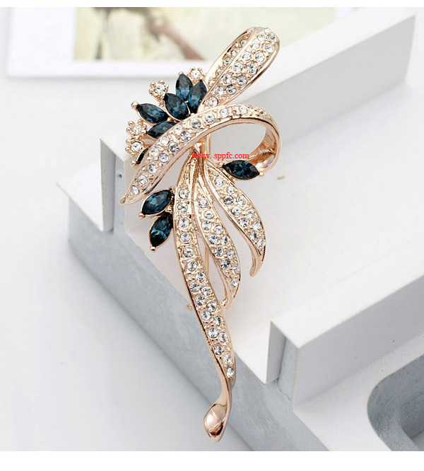Fashion Full Diamond Bouquet Crystal Brooch display picture 6