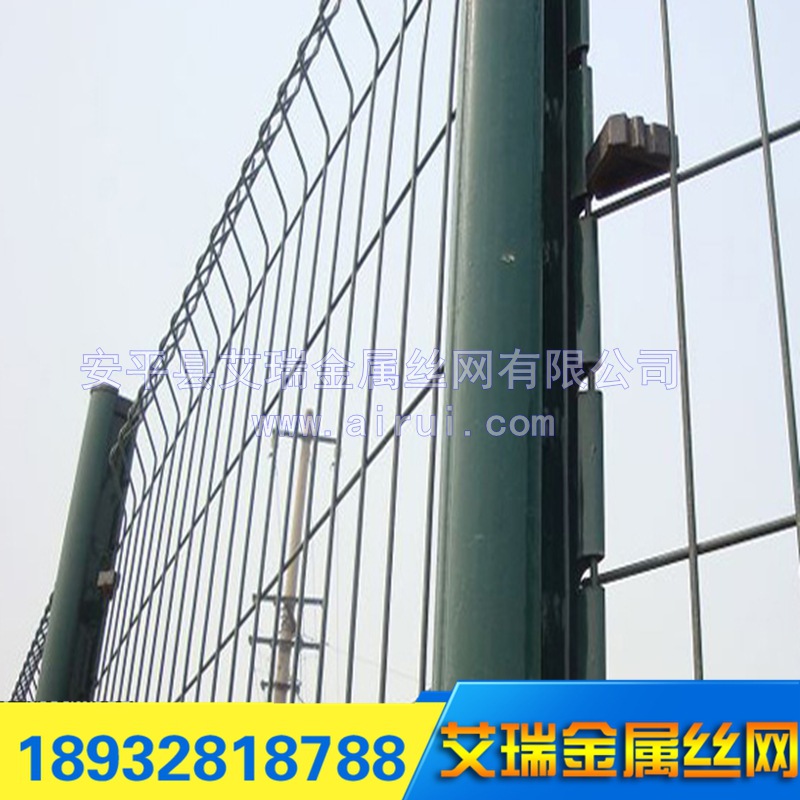 特价热卖桃型柱护栏网、别墅小区围栏三角折弯桃型柱围栏网