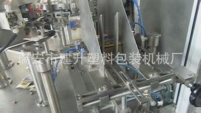 厂家直供全自动多功能旋转给袋式小米大米饲料包装机