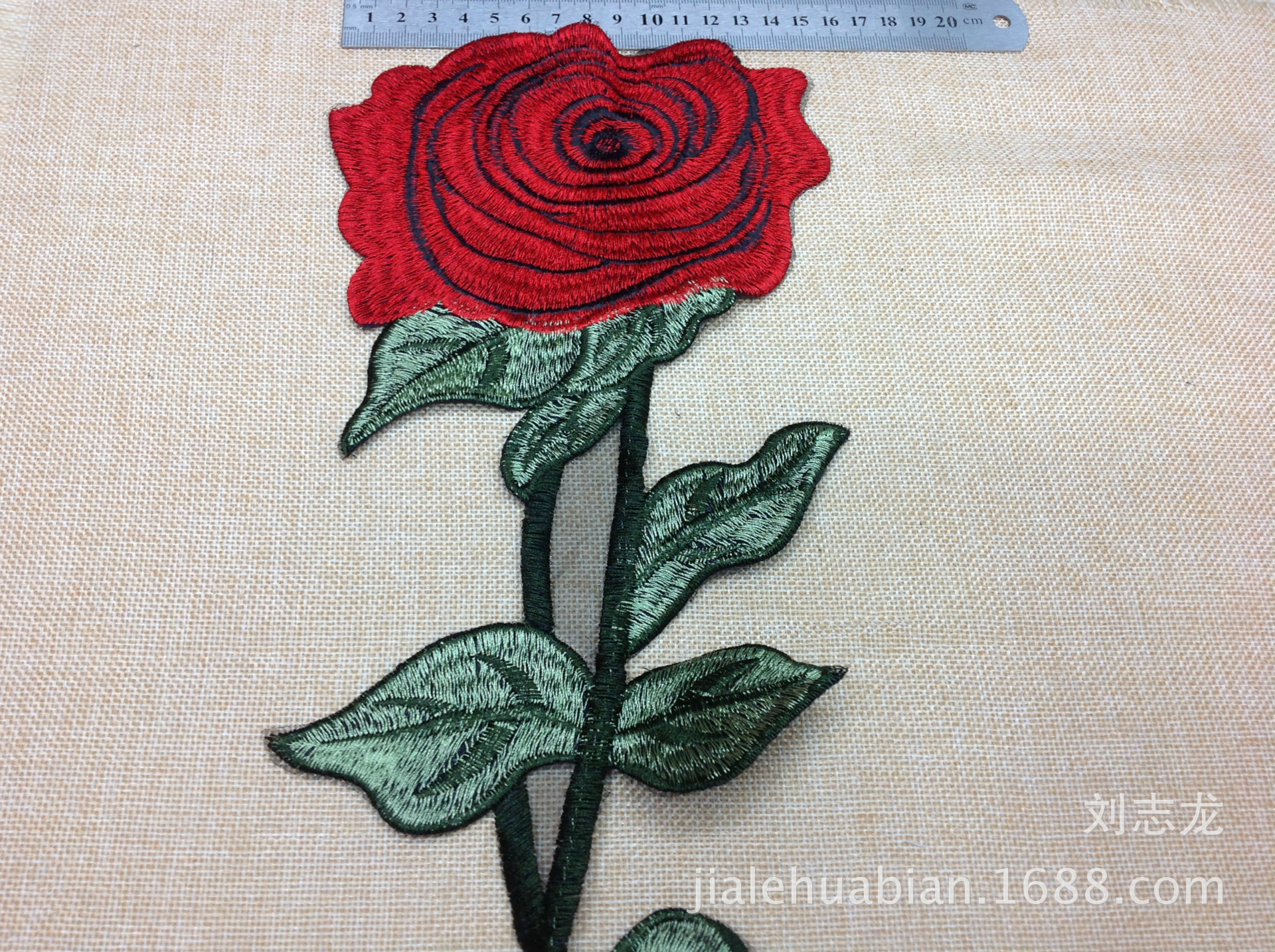红花绿叶立体花朵电脑刺绣