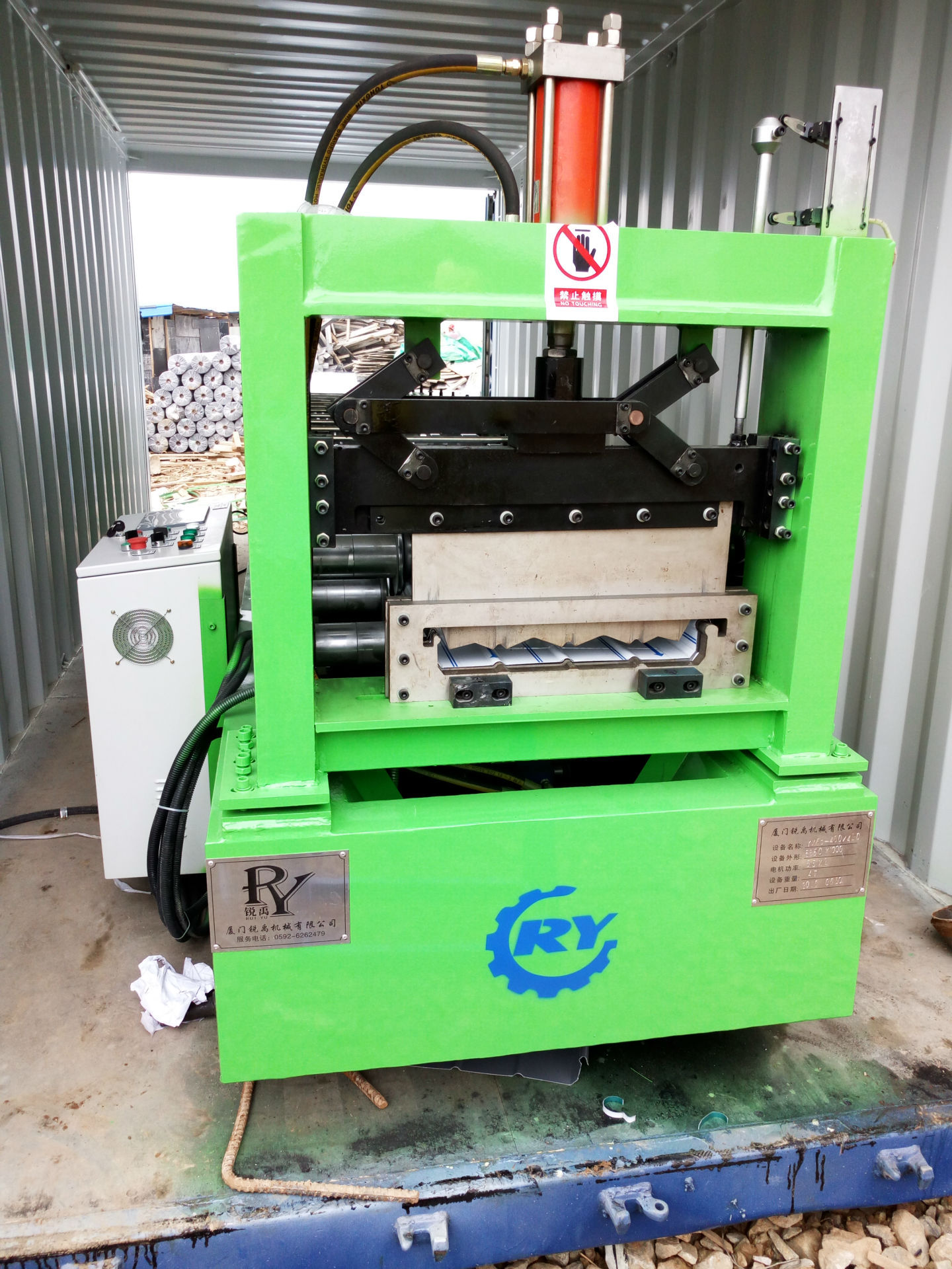 厂家供应高立边压型设备铝镁锰板成型机锐禹机械