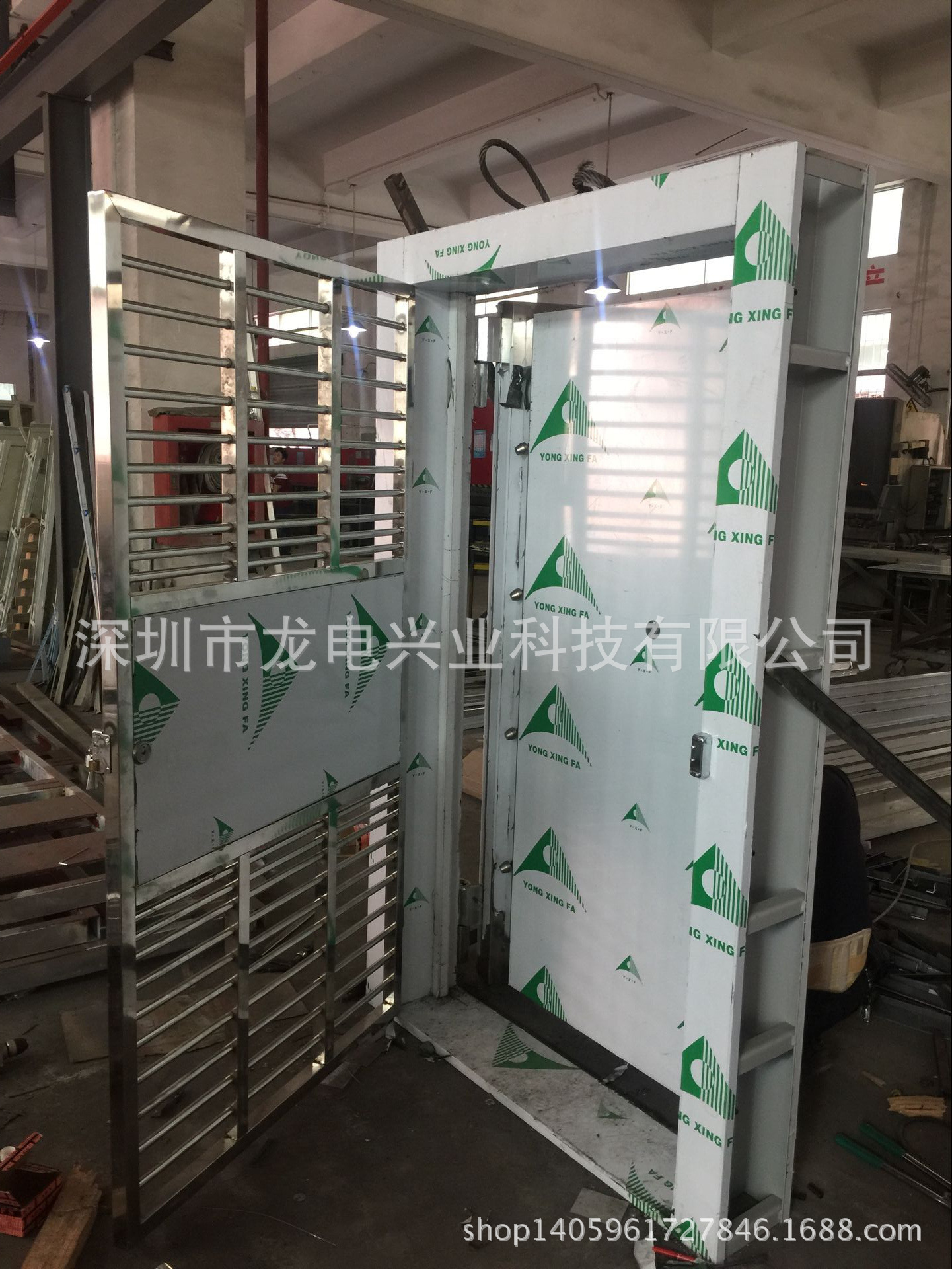 普通金库门带格

栅