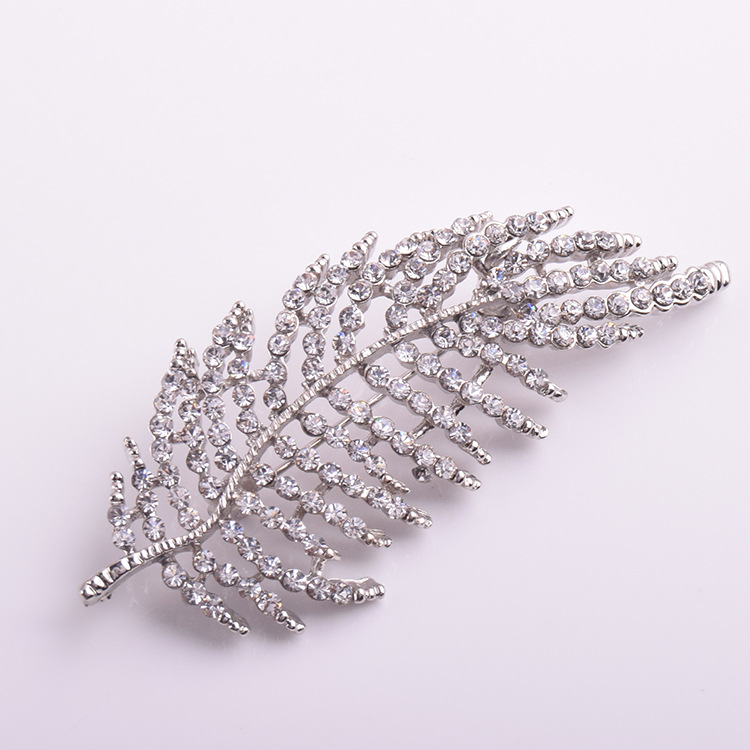 Elegant Leaf Alloy Women's Brooches display picture 1