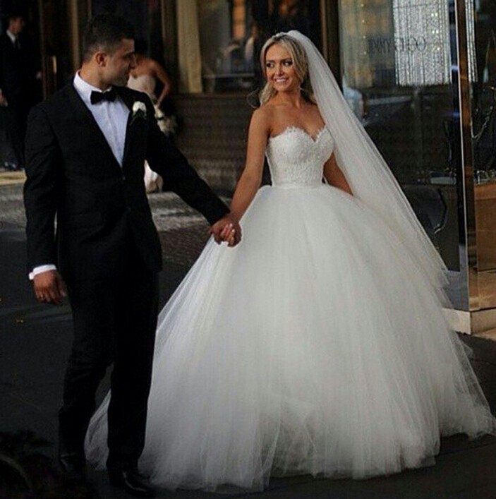 Aliexpress 2016 New Model Promotion Korean Style Sleeveless Lace Luxurious Slimming Bride's Long Train Wedding Dress for Export