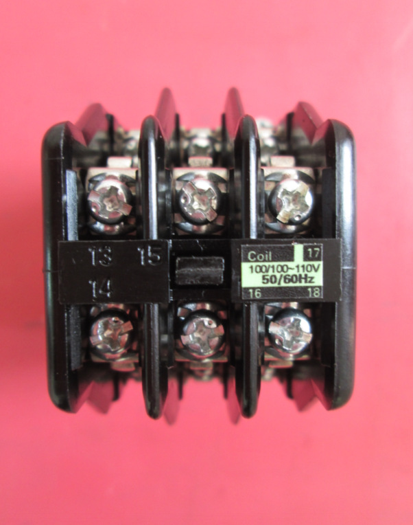 中间继电器    SRC50-2U  (3A3B)Z     AC100-110V