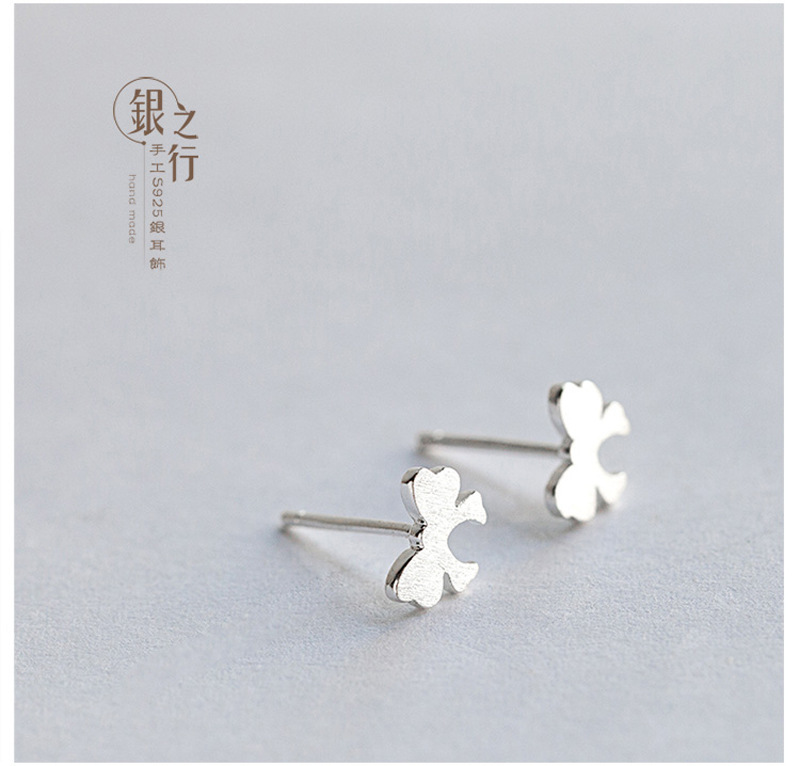 Korean Version Of The New Brushed Bow Earrings Copper Silver Plated Color Anti-allergic Simple Butterfly Ear display picture 1