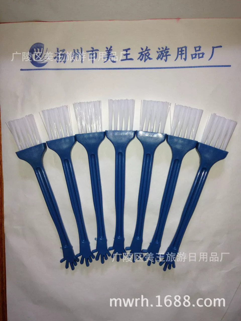 Щетка для чистки клавиатуры компьютера, щетка для лампы-уничтожителя комаров, щетка для детектора денег и т.д. для глубокой очистки.