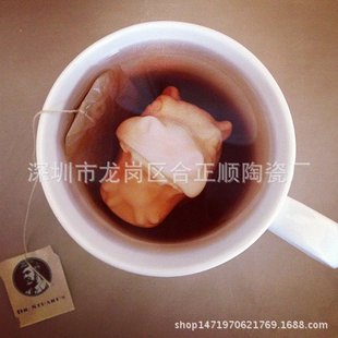 ���R�u���� ���ׄ��￧�ȱ� HIPPO ATTACK MUG �����մɱ� ���Q��