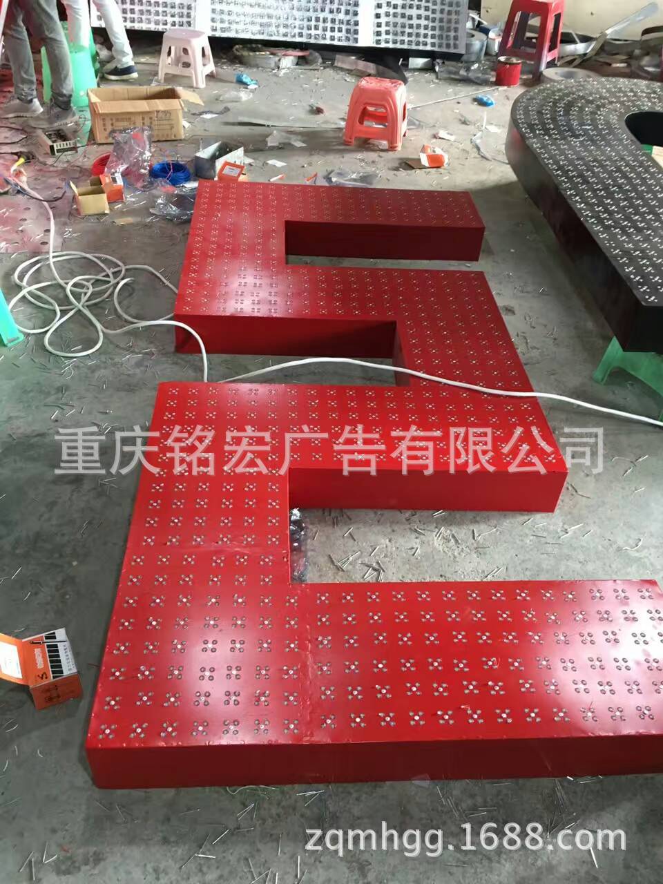 大型楼顶发光字 铝板冲孔字 铁皮字 不锈钢字 四灯冲孔字led广告|ru