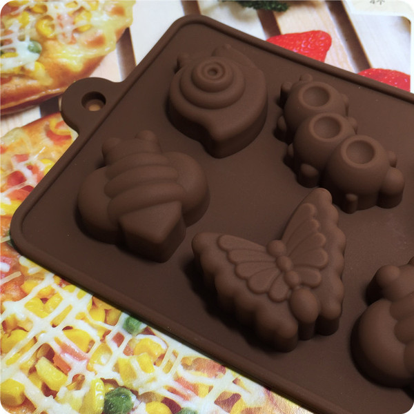 Silicone mold with snail secretion