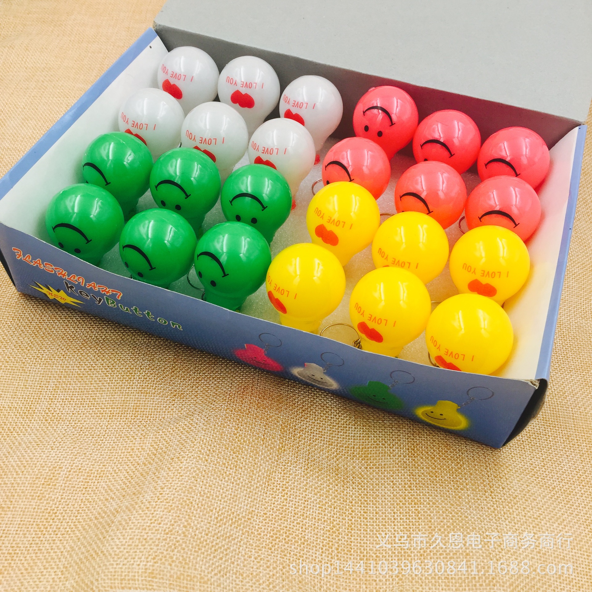 Smiley bombilla flash de luz de color LED llavero creativo colgante de dibujos animados pequeño regalo puesto de suministro para imprimir OGO