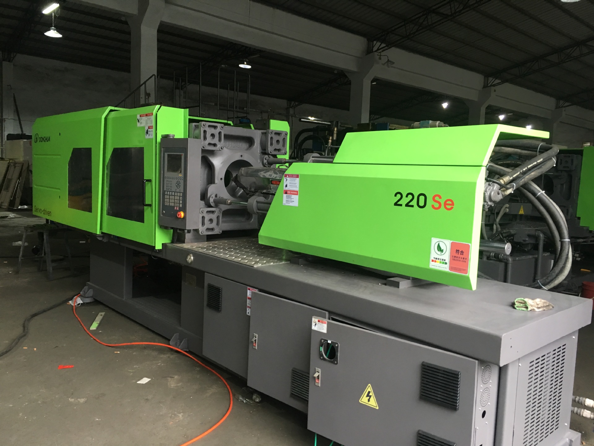 低价出售华大220 卧式注塑机 旧注塑机 批发销售注塑机 买卖注塑