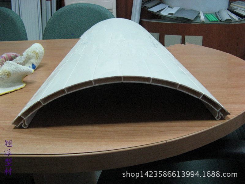 专业生产厂家生产各种形状不同颜色PVC挤出型材-PVC弧面板