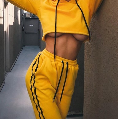 Autumn and Winter New Fashion Long Sleeve Sports Suit with Caps