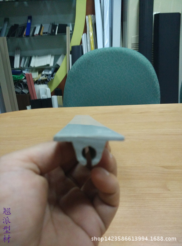 专业生产厂家生产不同规格不同颜色的PVC塑料型材-圆型滑道