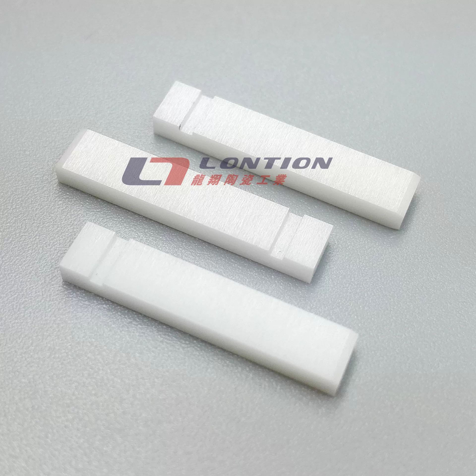 Ceramic accessories, custom-made