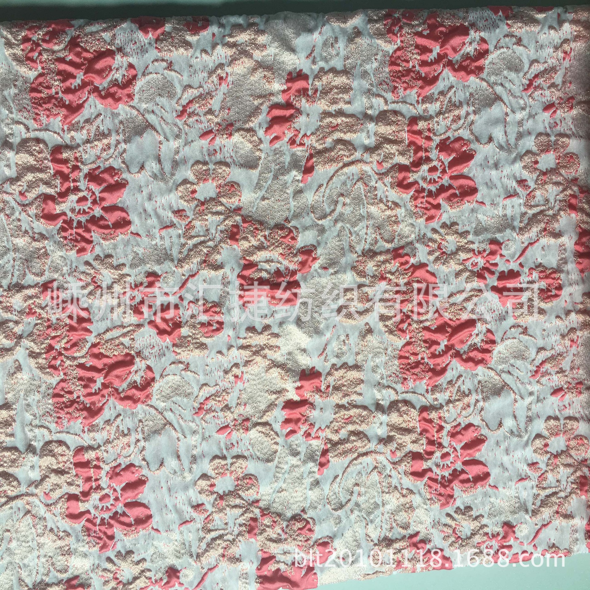 厂家供应提花金银丝剪花面料高精密色织提花布涤丝交织梭织面料