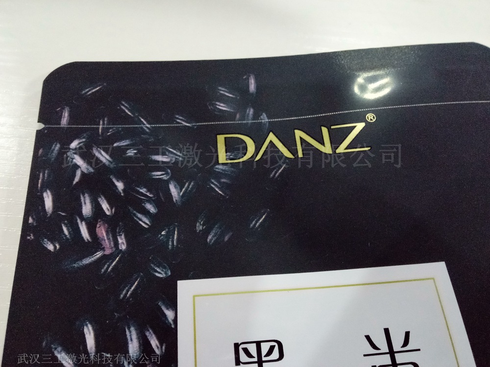 高阻隔蒸煮袋易撕开线激光刻线打点，易撕点状线激光切割机厂家