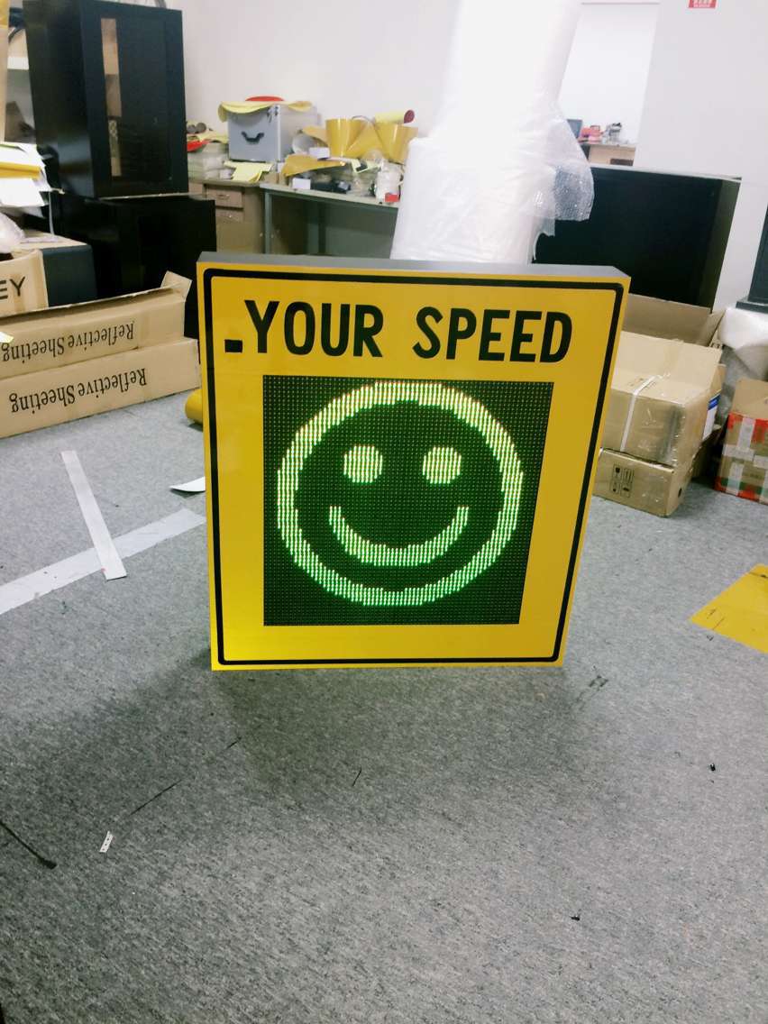 厂家现货供应LED双色户外车速显示屏雷达测速仪文字图案交替显示