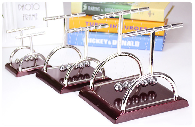 T-shaped Newton Pendulum