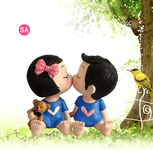 Valentine's Day Gift Cute Resin Kissing Doll Baking Cake Decoration Car Ornament Birthday Gift